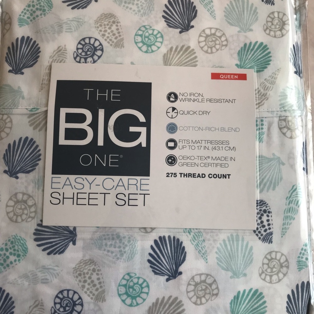 4 piece bedsheet set. Queen